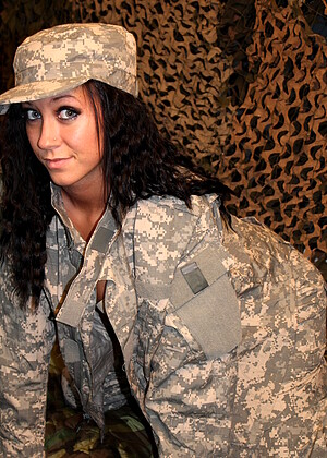 Hotmilitarygirls Model